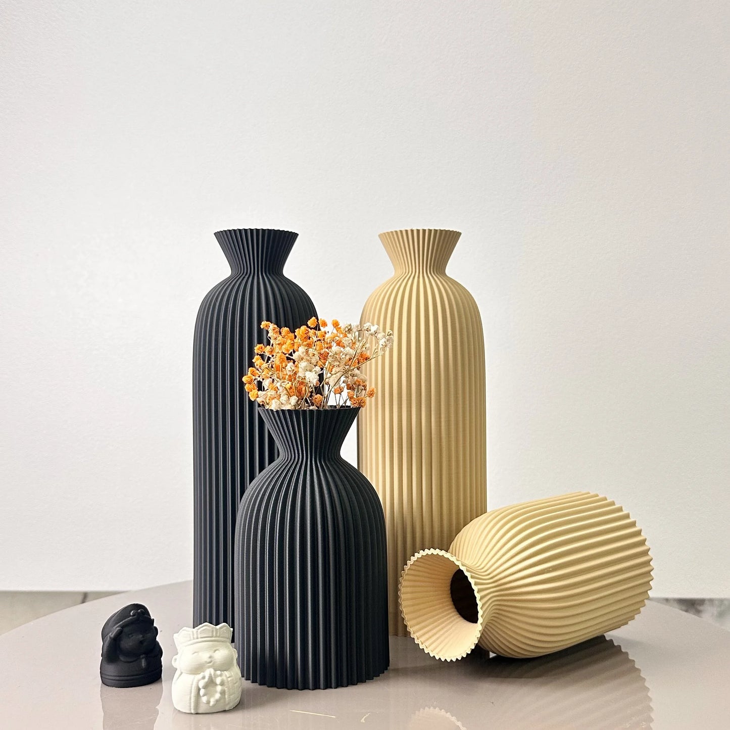 2-Piece Set of Wavy Pattern Art Dry Vase Dried Flower Vase with dried flowers in modern decor.